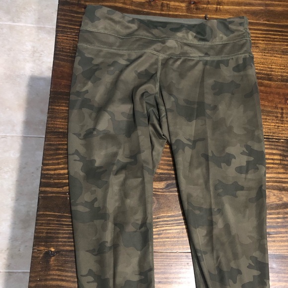 Lululemon wunder under cropped leggings green camo size 4 - Picture 2 of 3